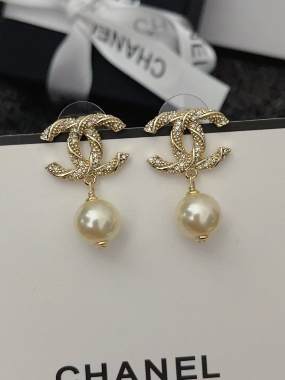 ✨ Chanel Gold Pearl Earrings✨